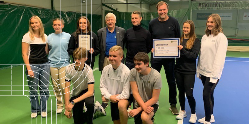 Representanter från Bankeryds Tennisklubb tillsammans med Gunnar Bergman, RF-SISU Småland, och Magnus Larsson, Ready Play Tennis Club. 