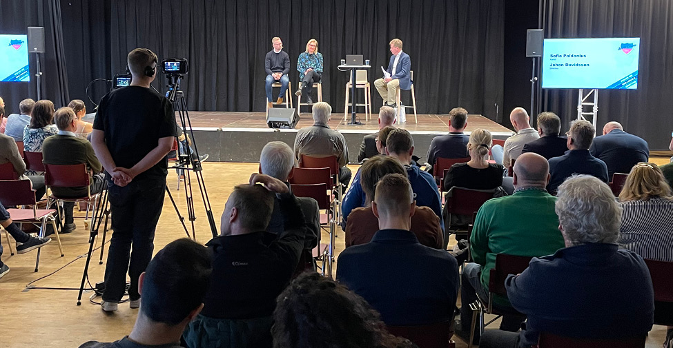 Foto: Panelsamtal på Idrottsforum Jönköping 2022, under ledning av SVT-profilen Staffan Lindeborg.