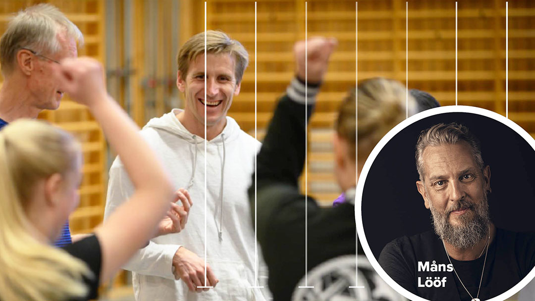Ledare med en grupp i en idrottshall, infälld bild på Måns Lööf, föreläsare.