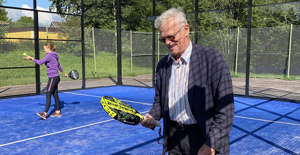 Björn spelar padel