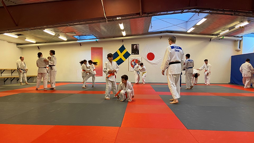Bild på barn som tränar judo