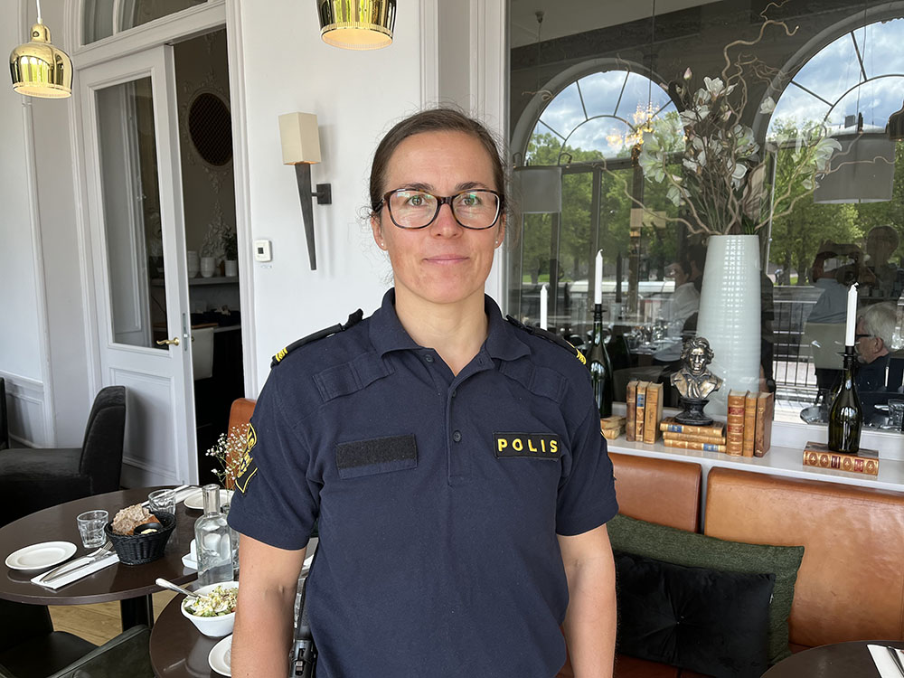 Eva Lagerberg, brottsförebyggande samordnare i polisområde Gävleborg, tar inspiration av föredragshållarna i bland annat bemötandefrågor.