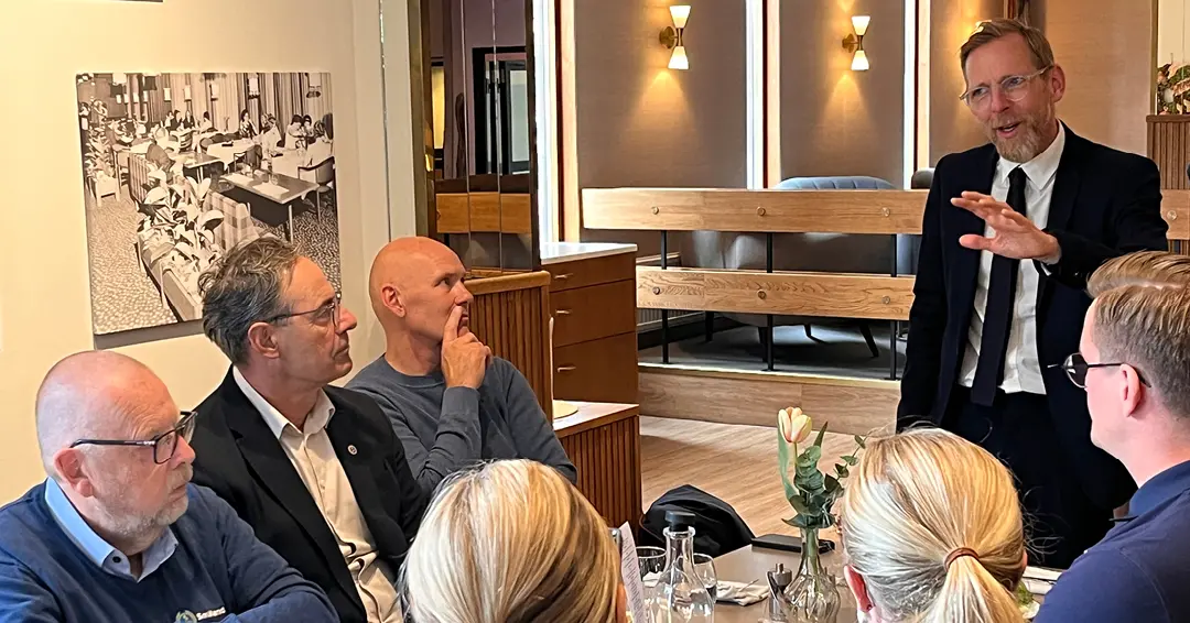 Foto: Idrottminister Jakob Forssmed i samtal med RF-SISU Småland och idrottsföreningar i Nässjö.